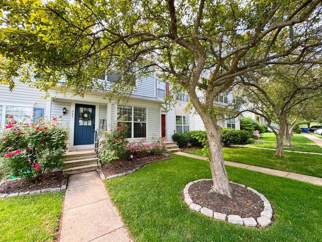 Photo - Gorgeous 2 Bed 2.5 Bath Townhome With A Fenced Yard In Exeter