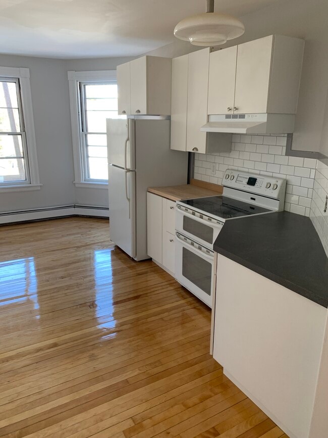 Building Photo - 118 Vernon St Unit 2F