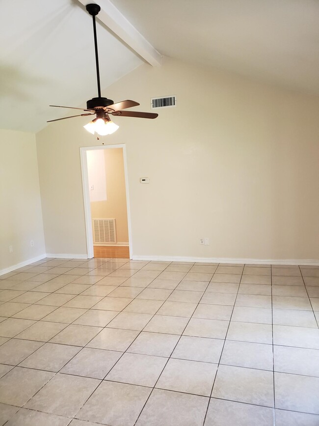 Photo - 1129 E Rutgers Ln