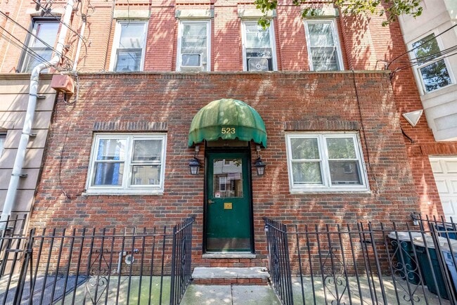 Building Photo - 523 Adams St Unit 3