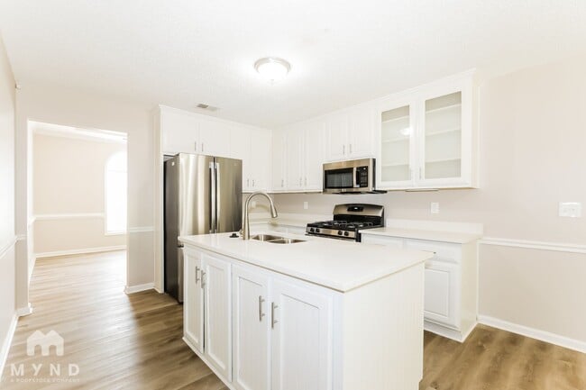 Photo - 283 Hunters Chase