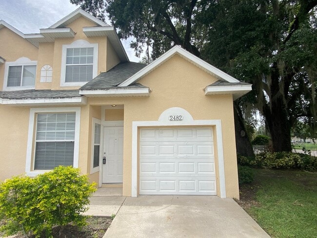 Building Photo - Corner Unit 3 Bedroom, 2.5 Bath Townhome i...
