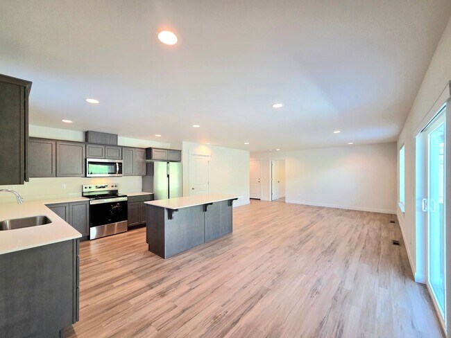 Photo - **New Construction** FOUR Bedroom House for Rent in Eastmont School District!