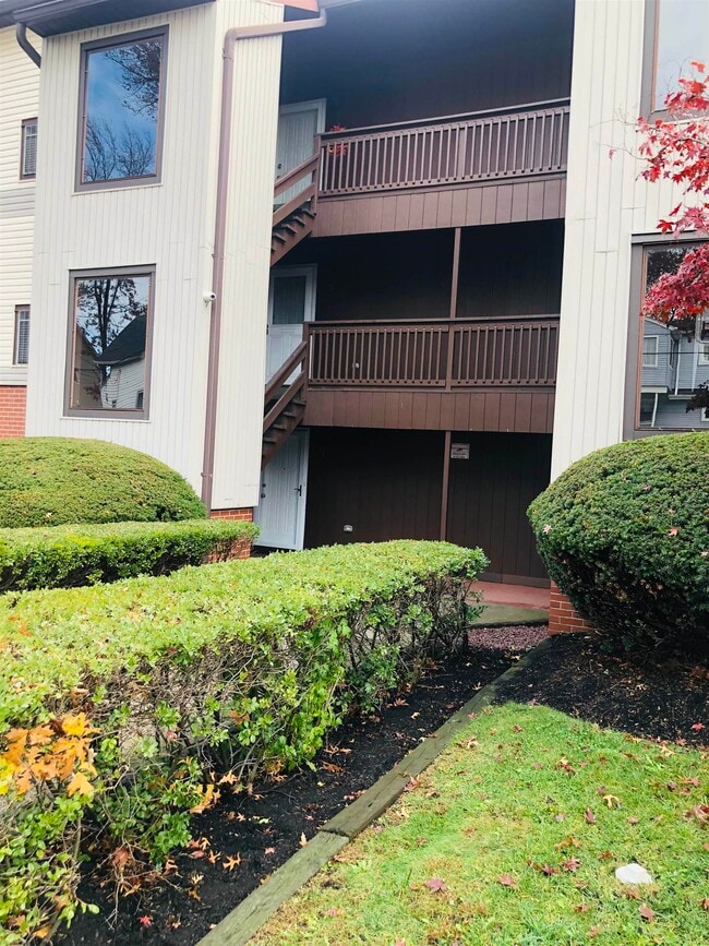 Building Photo - 4 Green Valley Ct Unit 4