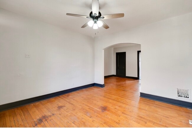 Photo - 4916 Winona Ave Unit 2 West