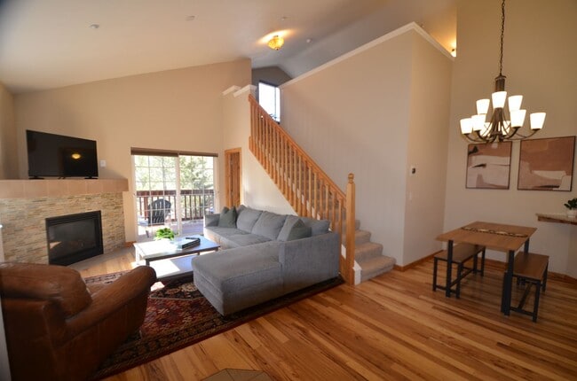 Photo - Move In Special! Furnished! Updated 3bed/3...