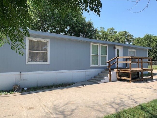 Building Photo - 1412 Sheri Ln S Rental