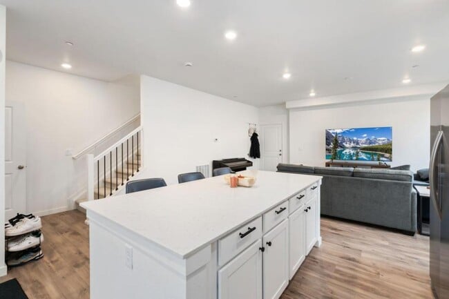 Photo - 5446 Second Ave