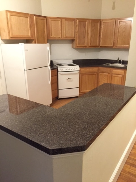 Photo - 1563 Beacon St