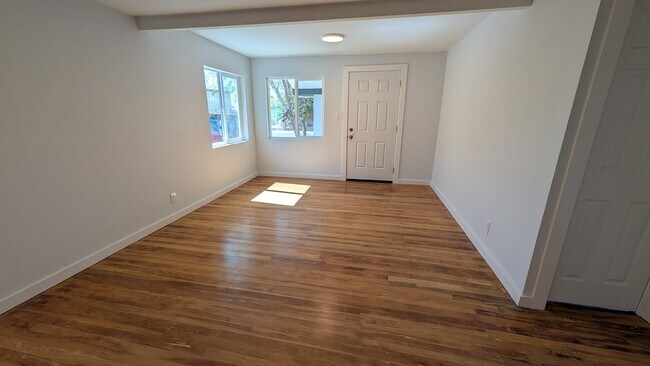 Photo - 1406 W Vogel Ave
