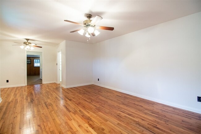 Photo - 710 Glenview Dr