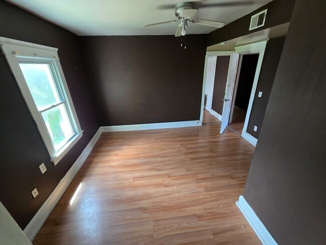 Building Photo - 10117 Somerset Ave Unit 1 Rental