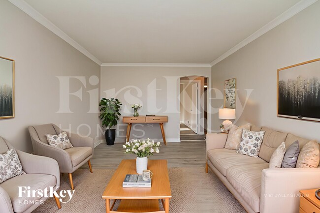 Photo - 8912 S Sacramento Ave