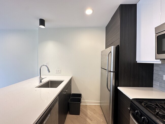Photo - 853 W Grace St Unit 102E