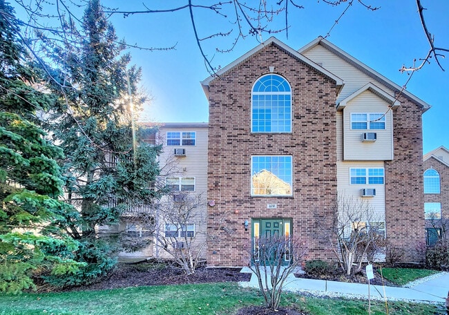 Building Photo - 410 Cunat Blvd Unit 1B