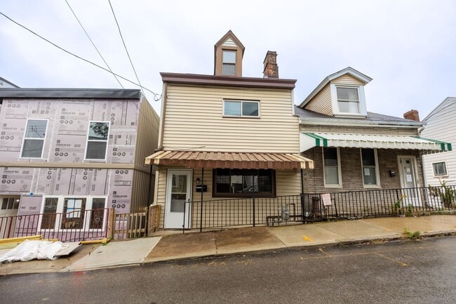 Building Photo - Comfort Meets Style: 3-Bedroom Home with S...
