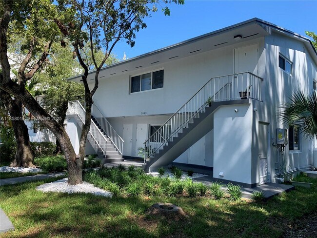 Building Photo - 7843 NE 10th Ave Unit 2