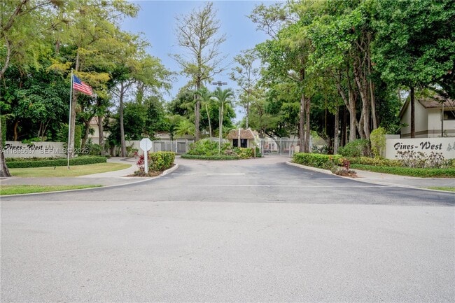 Building Photo - 3024 S Oakland Forest Dr Unit 3101