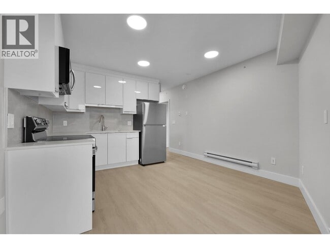 Photo - 3050 Kingsway Unit 406