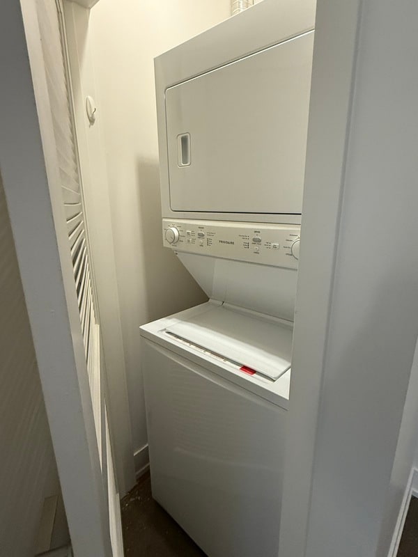 Photo - 28 E Adams St