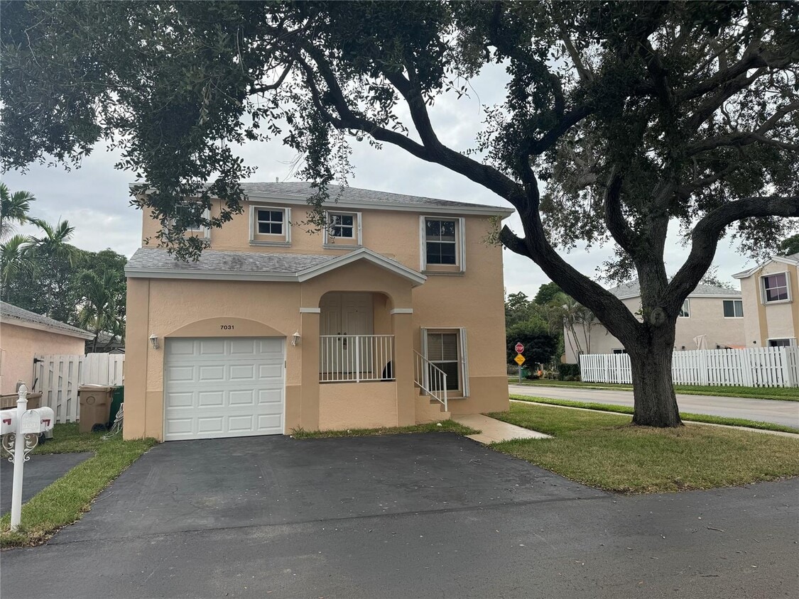 Photo - 7031 SW 41st Pl (Davie, FL)