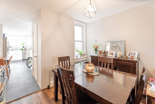 Photo - Fitler Square Three Bed Home