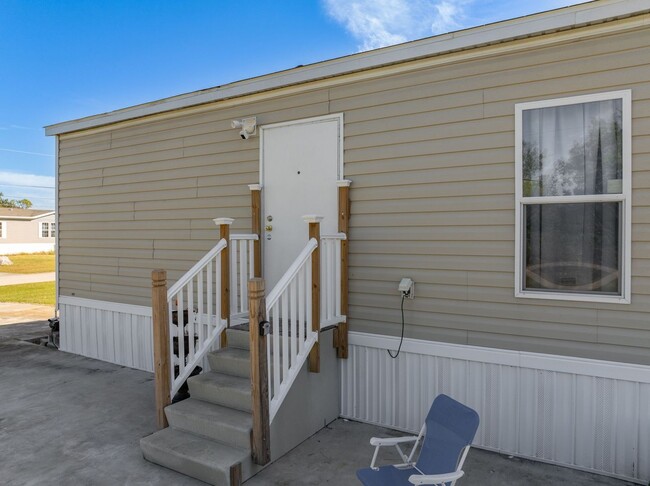 Building Photo - 27851 Roanoke Cir
