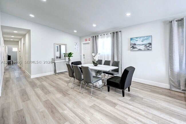 Photo - 714 Tyler St