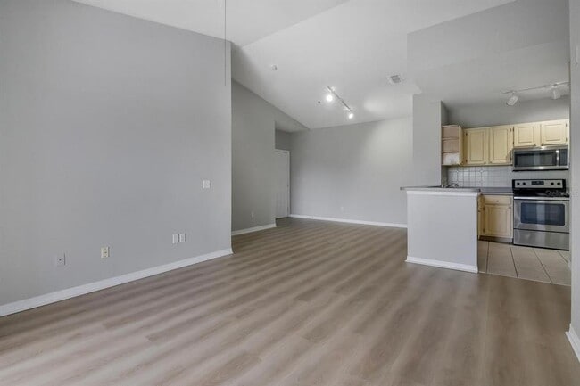 Photo - 2705 Maitland Crossing Way Unidad 303