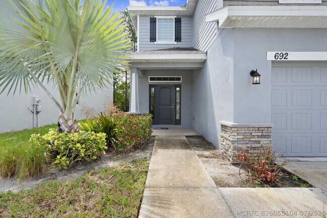 Photo - 692 NE Turtleback Trail