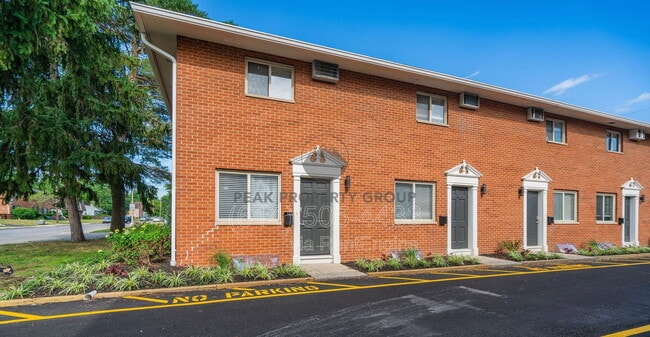 Building Photo - 656 Riverview Dr