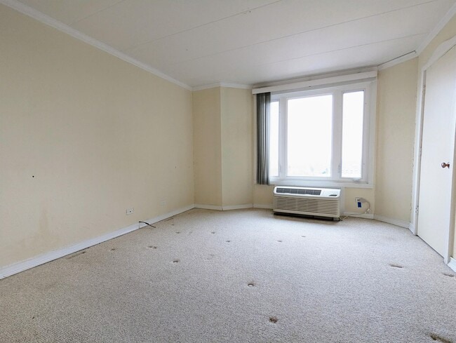 Photo - 1 Renaissance Pl