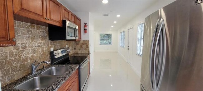 Building Photo - 831 NW 14th Way Unit 2 Rental