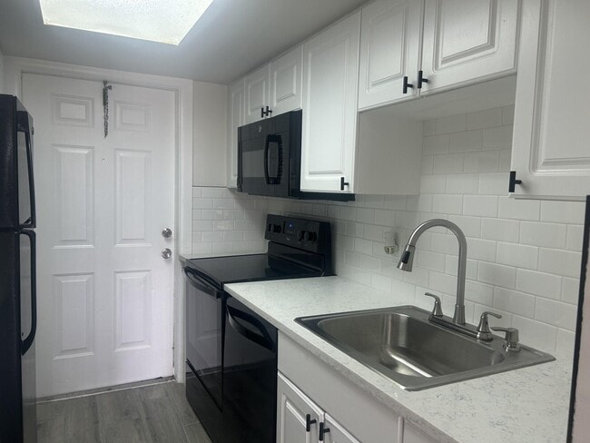 Photo - 1500 Crescent Cir Unidad B211