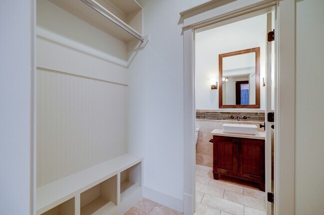 Photo - 2409 Morse St