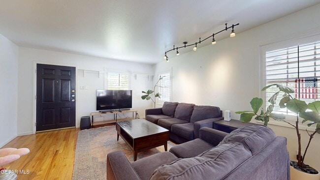 Photo - 1103 Madeline Dr