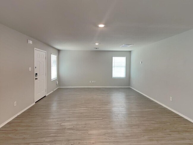 Photo - 5738 Leon Pl