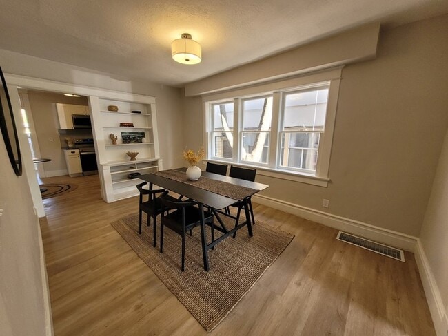 Photo - 164 C St E Unit 1