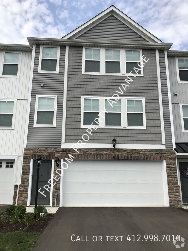 Building Photo - Arden Farm Townhome - 3BD