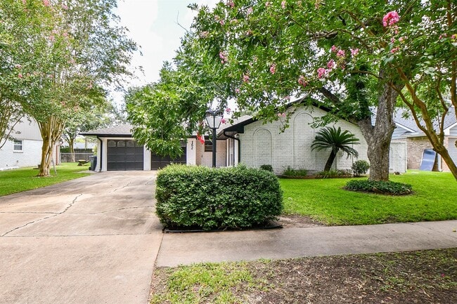 Building Photo - 162 Bluebonnet St Rental