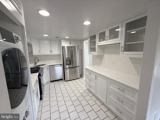 Building Photo - 606 Cooper Landing Rd Unit B-3D
