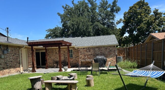 Photo - Walk to Campus from This Spacious 3BR/2BA Home (Room for Rent)