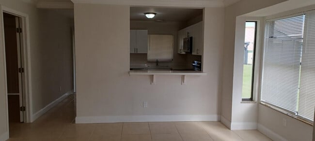 Photo - 519 SW Sara Blvd