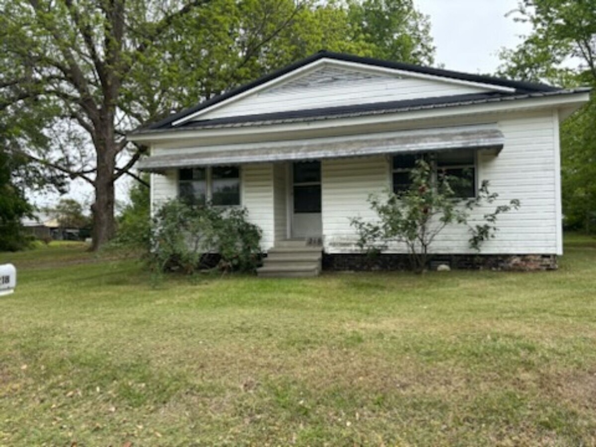 Photo - 218 W Powell St