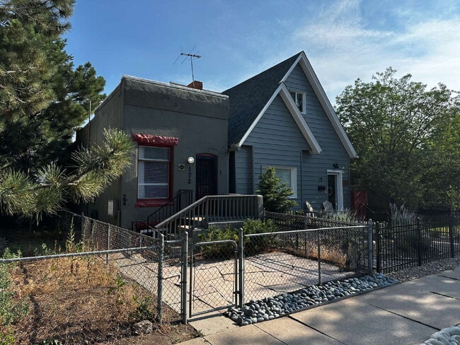 Building Photo - "Charming 1-Bedroom Retreat in Denver's Heart - Perfect Blend of Comfort & Convenience! Unit #1