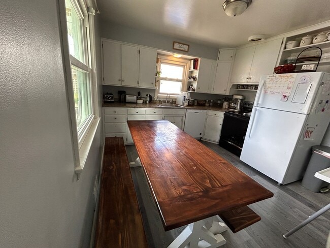 Photo - Lovely home in quiet neighborhood for rent