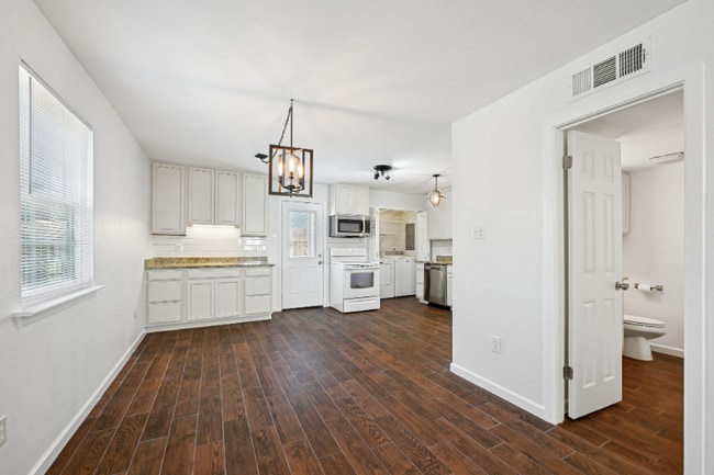 Photo - 713 Heavens Dr