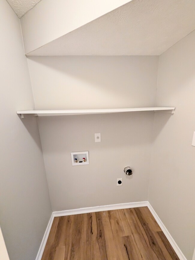 Photo - 4379 Springwood Terrace