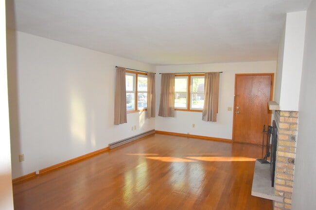 living rm - 6706 Spring Grove Ct