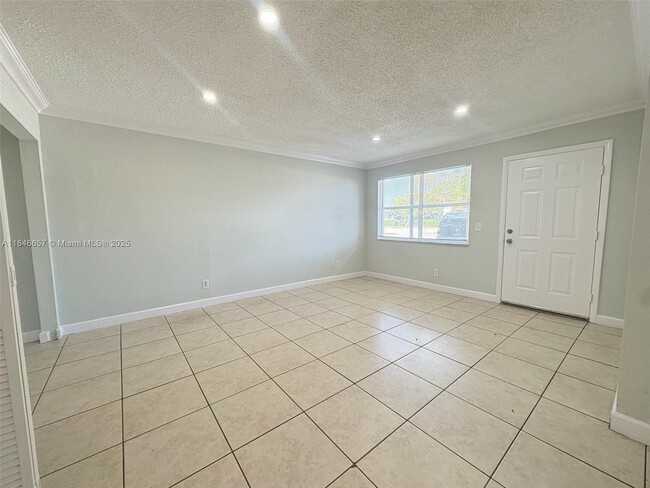 Building Photo - 400 NW 65th Ave Unit 106 Rental